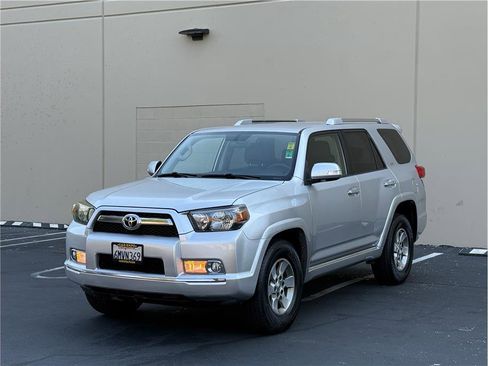 Used 2010 Toyota 4Runner SR5 image 3