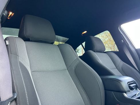 Used 2017 Dodge Charger SXT image 16