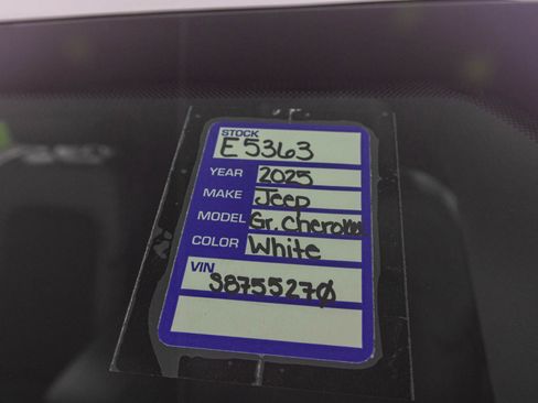 New 2025 Jeep Grand Cherokee L Altitude image 31