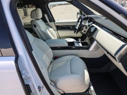 New 2025 Land Rover Range Rover SE image 18