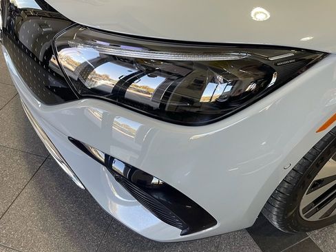 Used 2024 Mercedes-Benz EQE 500 4MATIC Sedan w/ Driver Assistance Package image 10