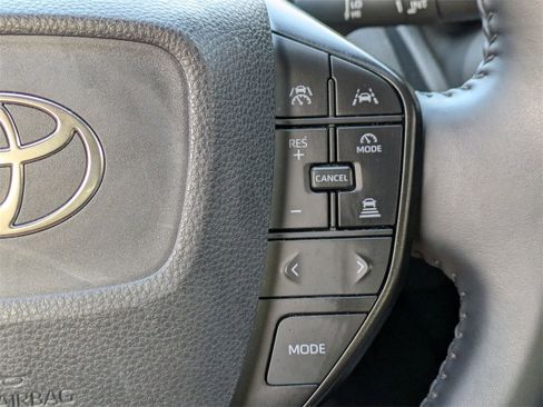 Used 2025 Toyota Prius LE image 21