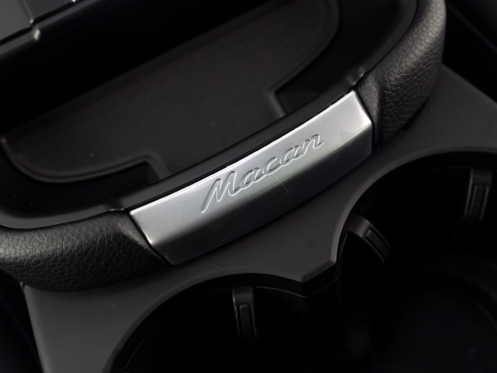 Certified 2026 Porsche Macan Turbo AWD/4WD image 32