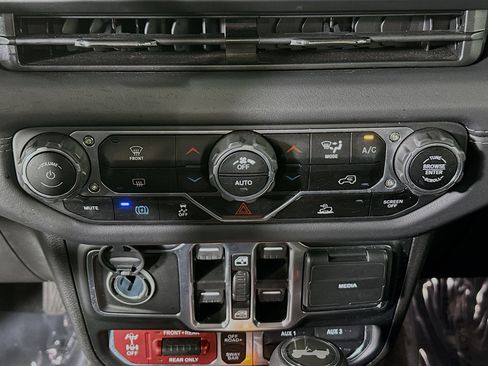 Used 2025 Jeep Wrangler Unlimited Rubicon 4xe image 22