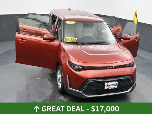 Used 2025 Kia Soul LX w/ LX Technology Package FWD image 65