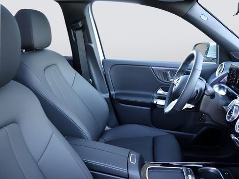 Certified 2025 Mercedes-Benz GLB 250 4MATIC image 10