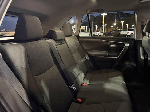 Used 2022 Toyota RAV4 XLE w/ Convenience Package image 18