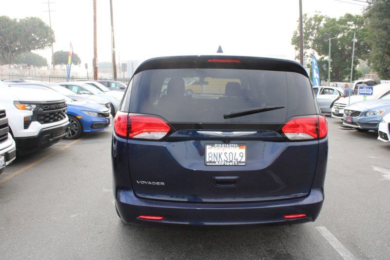 Used 2020 Chrysler Voyager LX FWD image 5