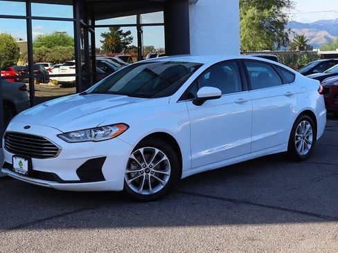 Used 2019 Ford Fusion SE FWD image 2