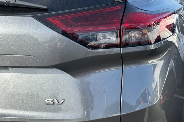 Used 2024 Nissan Rogue SV FWD image 30