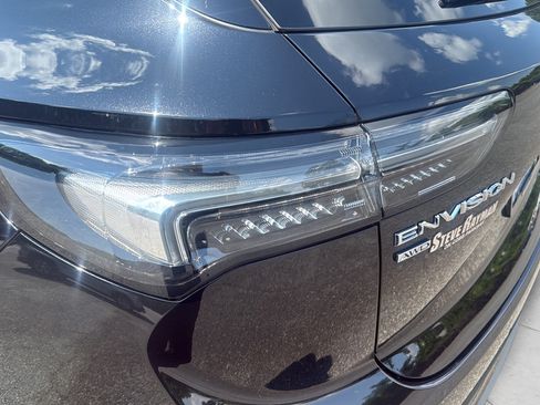 Used 2023 Buick Envision Avenir AWD/4WD image 28