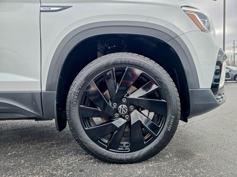 Used 2024 Volkswagen Taos SE w/ Taos Adventure Package image 13