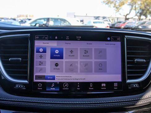 Used 2023 Chrysler Pacifica Limited w/ S Appearance Package image 24