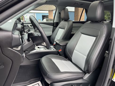 Used 2023 Ford Explorer XLT w/ Equipment Group 202A image 13