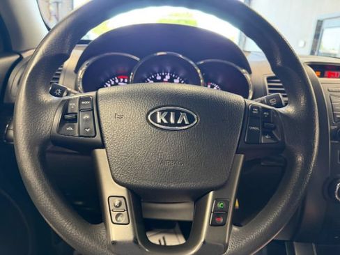 Used 2013 Kia Sorento LX w/ Convenience Pkg FWD image 19
