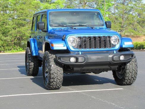 Used 2024 Jeep Wrangler Unlimited AWD/4WD image 10