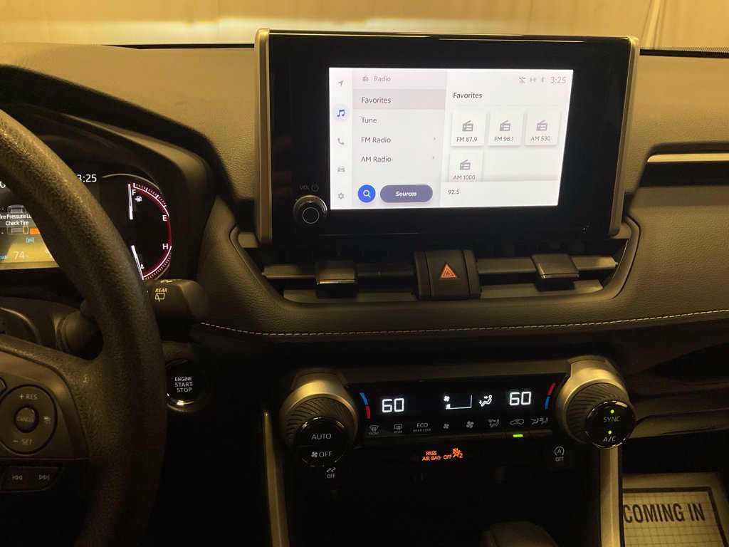 Used 2025 Toyota RAV4 XLE AWD/4WD image 15