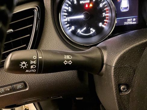 Used 2018 Nissan Rogue SV AWD/4WD image 30