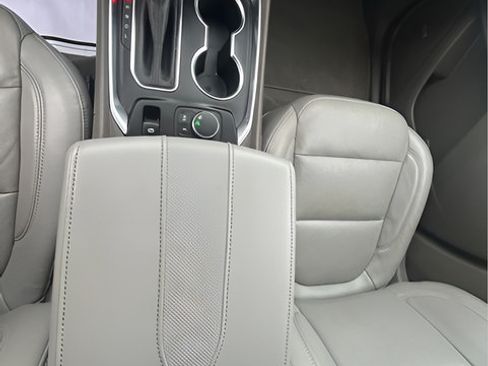 Used 2020 Chevrolet Traverse Premier FWD image 14
