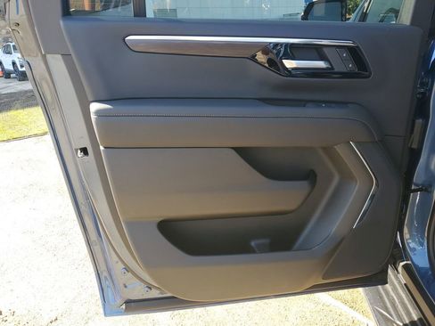 New 2026 Chevrolet Suburban LS image 14