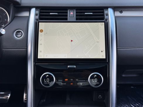 Used 2023 Land Rover Discovery S R-Dynamic image 25