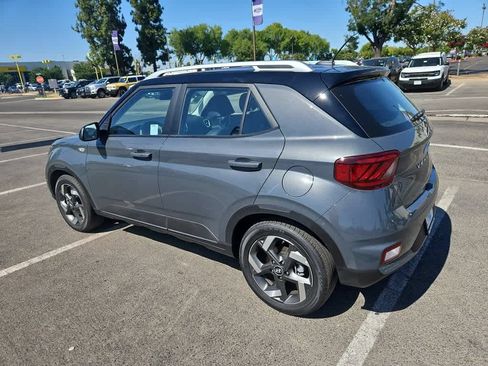 Used 2026 Hyundai Venue SEL FWD image 6