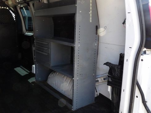 Used 2015 Chevrolet Express 2500 RWD image 31