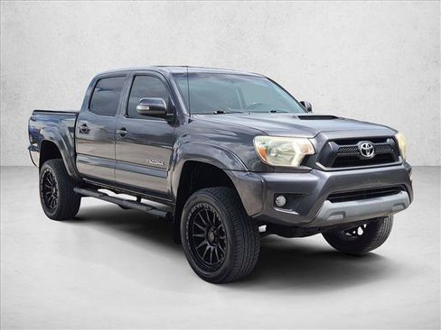 Used 2015 Toyota Tacoma PreRunner RWD image 3