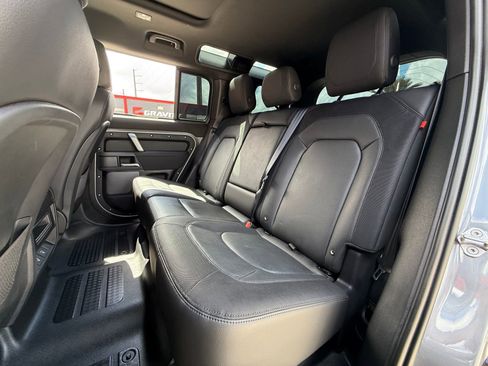 Used 2023 Land Rover Defender 110 X-Dynamic SE image 15