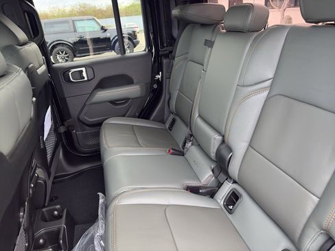 New 2026 Jeep Gladiator Mojave image 17