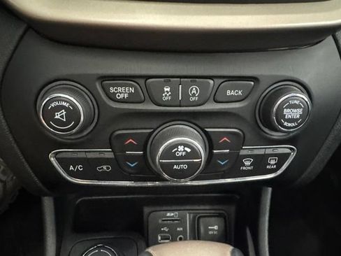 Used 2016 Jeep Cherokee Limited AWD/4WD image 41
