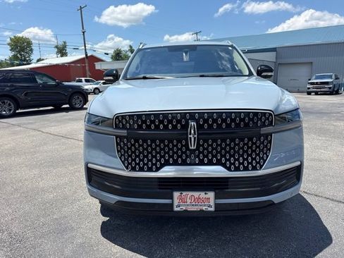 Used 2025 Lincoln Navigator L Reserve AWD/4WD image 4