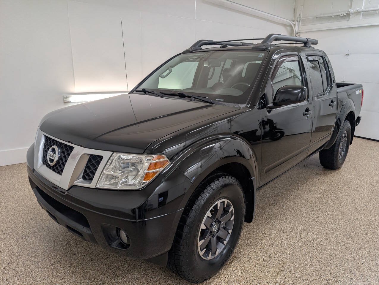 Used 2015 Nissan Frontier PRO-4X AWD/4WD image 2
