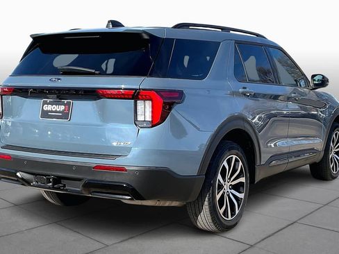 Used 2025 Ford Explorer ST-Line image 12