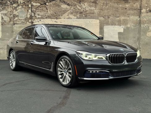 Used 2016 BMW 750i xDrive AWD/4WD image 3