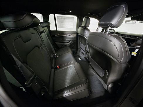 New 2026 Jeep Grand Cherokee Altitude AWD/4WD image 20