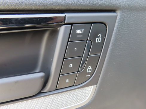 Used 2024 Porsche Cayenne Coupe image 14