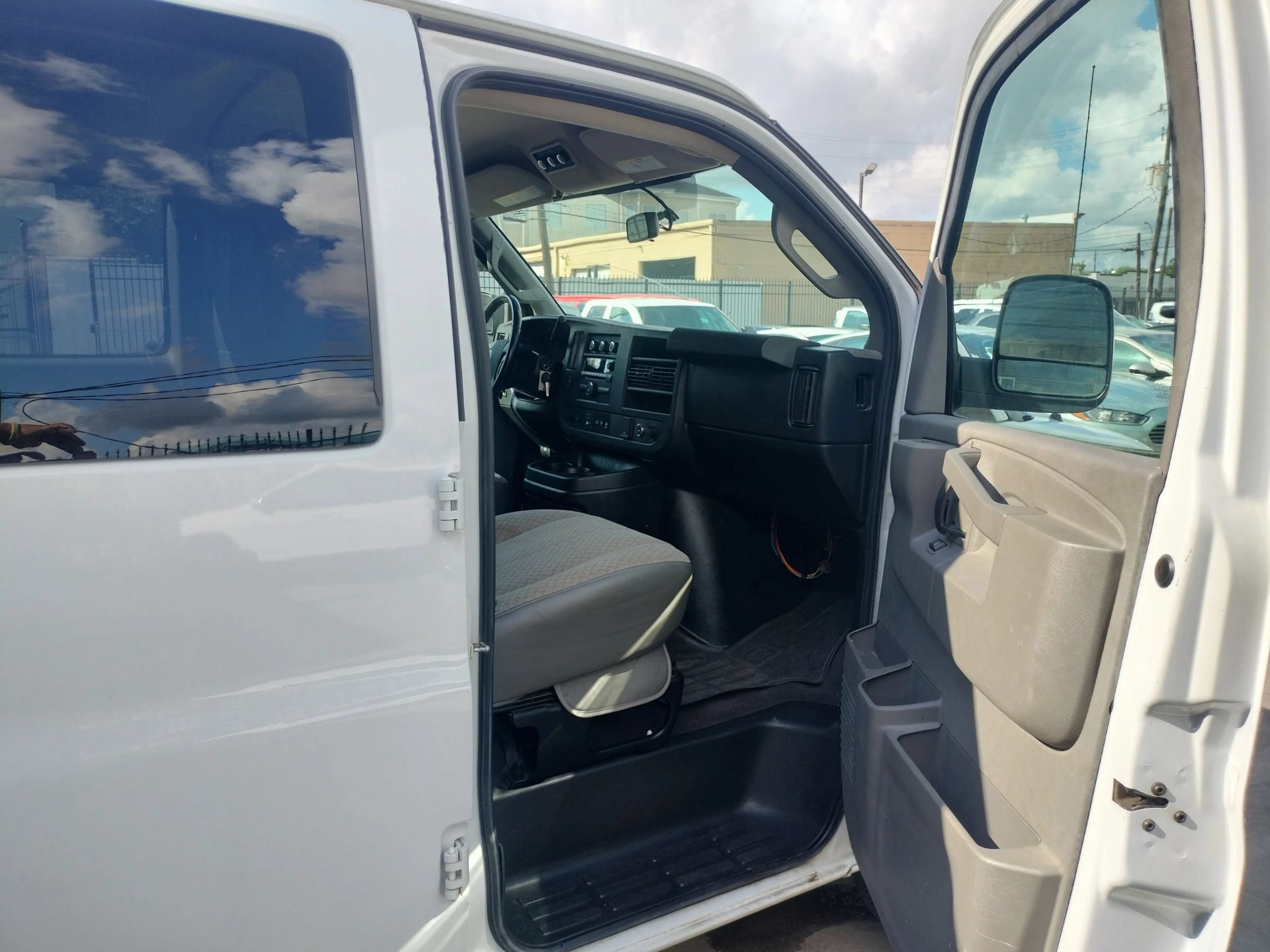 Used 2019 Chevrolet Express 2500 LS w/ Driver Convenience Package RWD image 30