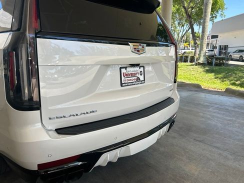 Used 2024 Cadillac Escalade V AWD/4WD image 19