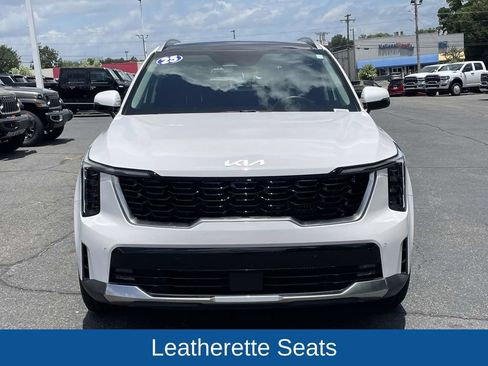 Used 2025 Kia Sorento EX w/ Panoramic Sunroof Package FWD image 3