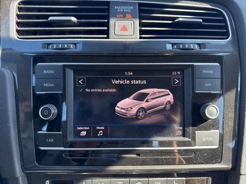 Used 2019 Volkswagen Golf S image 18