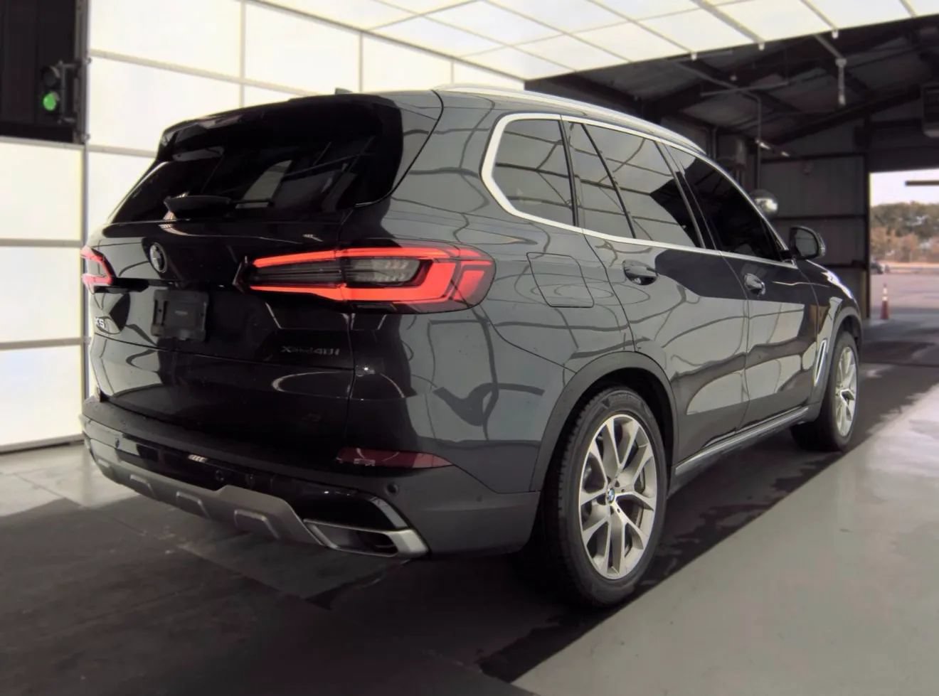 Used 2020 BMW X5 xDrive40i w/ Premium Package AWD/4WD image 4