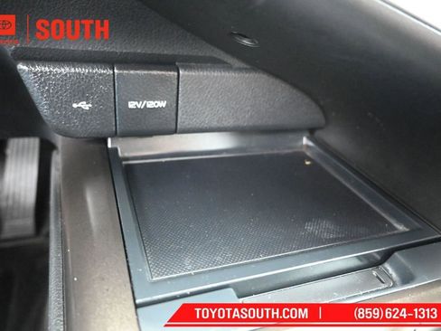 Used 2024 Toyota Camry SE FWD image 18