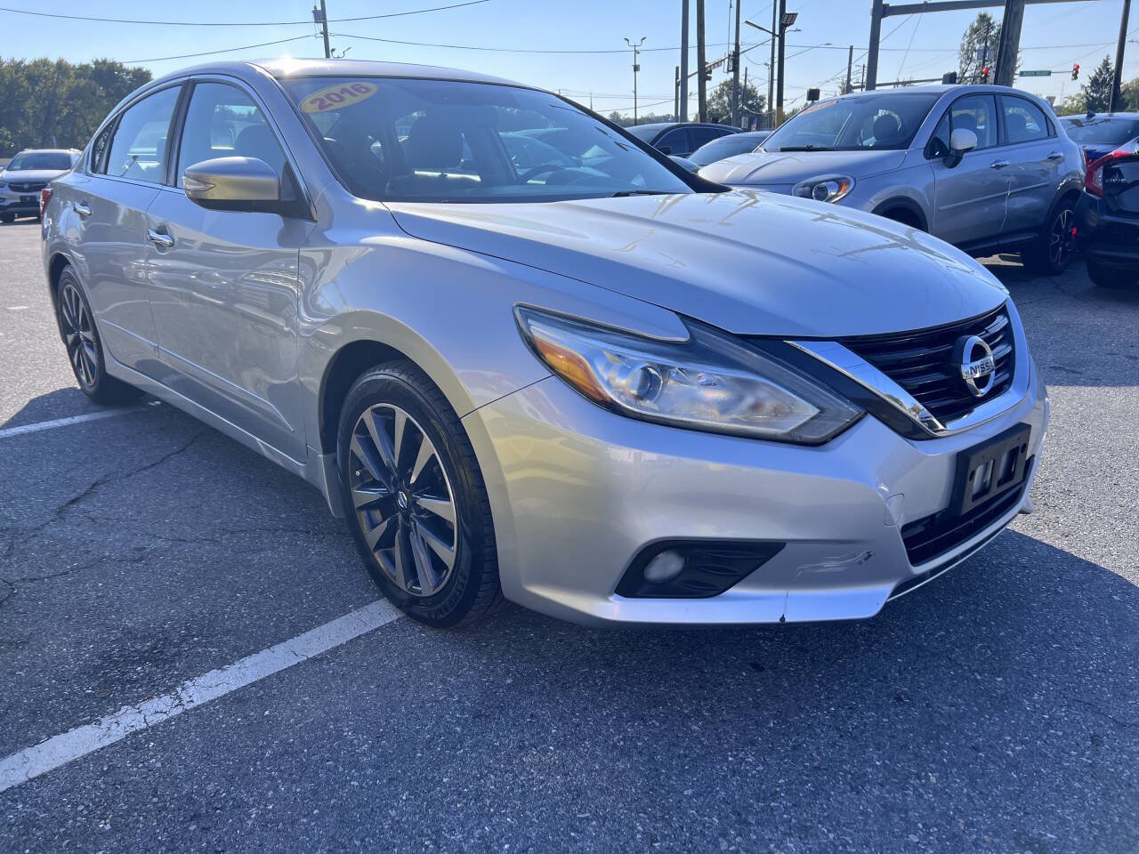 Used 2016 Nissan Altima 2.5 SL w/ 2.5 Technology Package FWD image 3