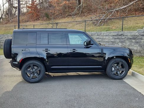 Used 2026 Land Rover Defender 110 X-Dynamic SE image 11