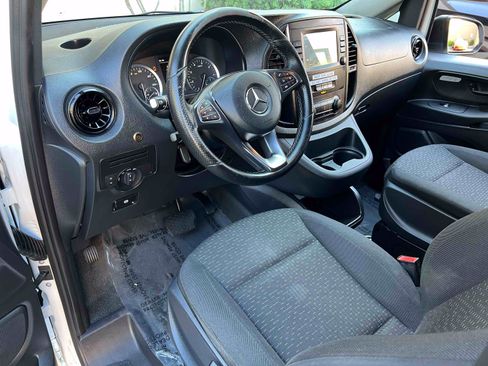 Used 2022 Mercedes-Benz Metris image 3