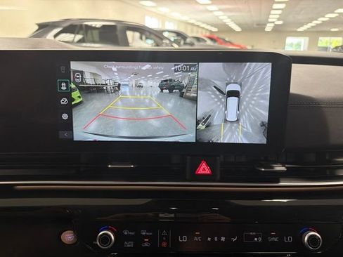 Used 2025 Kia Carnival SX Prestige FWD image 27
