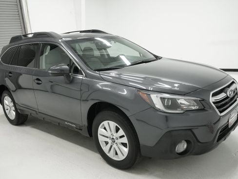 Used 2019 Subaru Outback 2.5i Premium image 3