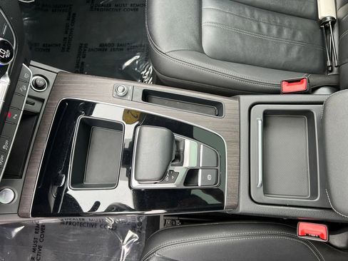 Used 2022 Audi Q5 2.0T Premium w/ Convenience Package image 23