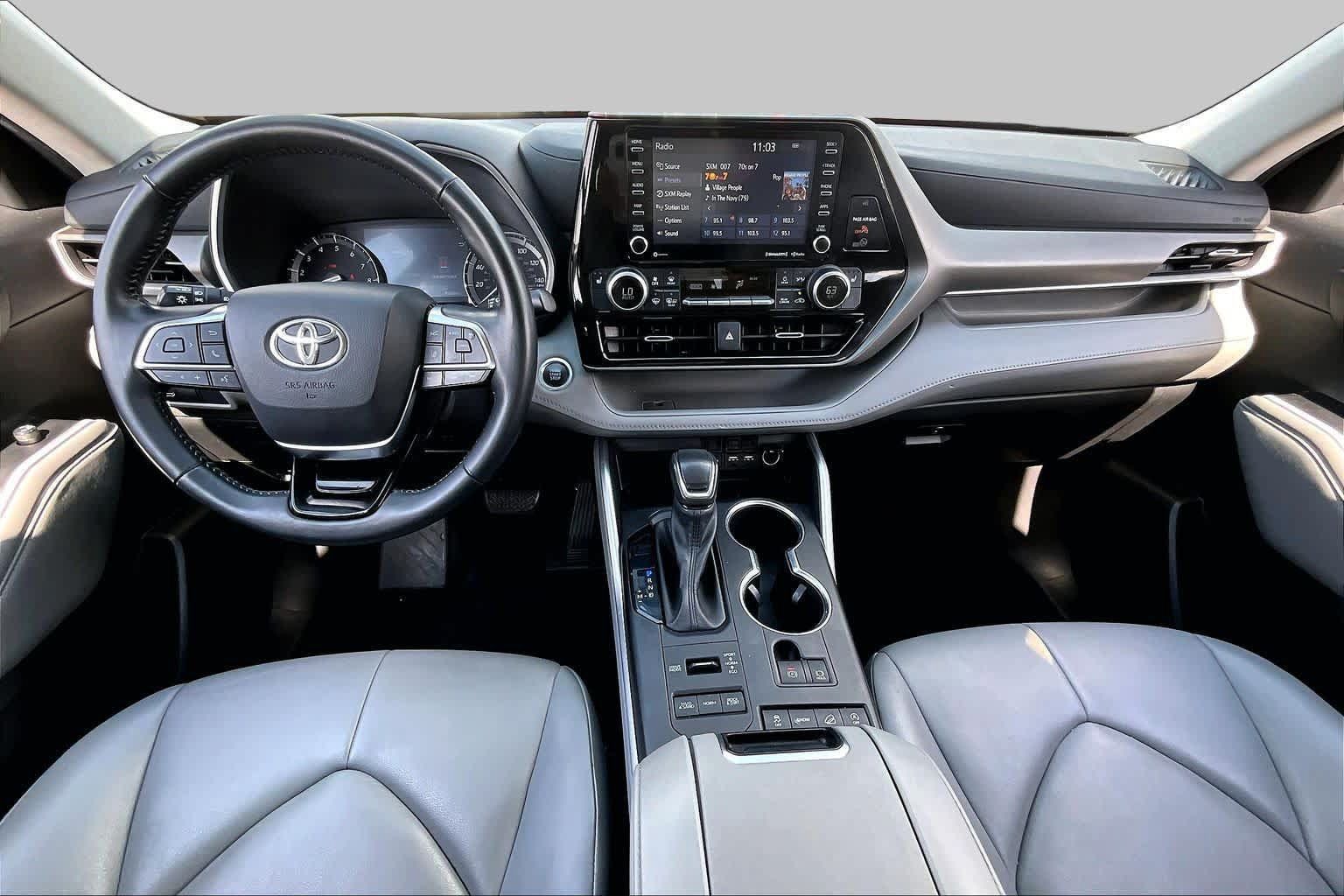 Used 2021 Toyota Highlander XLE AWD/4WD image 14